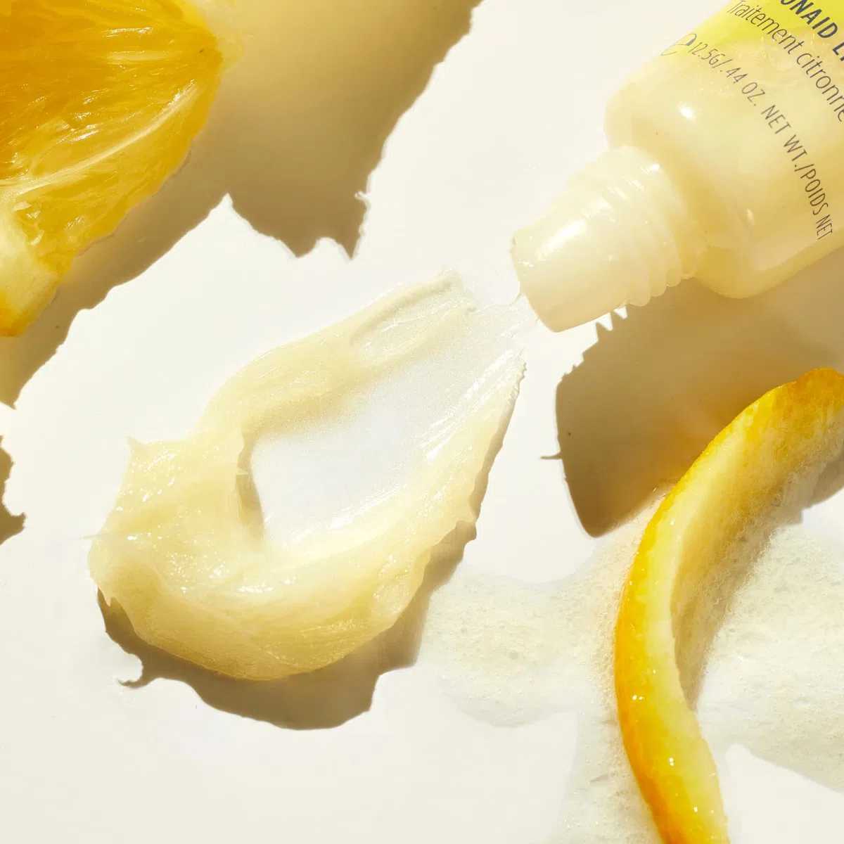 Lanolips Lemonaid Lip Treatment – Exfoliant hydratant pour les lèvres à la lanoline, à la vitamine E + Shimmer – Hydratant teinté pour les lèvres sèches, craquelées et épluchantes (12.5 g)